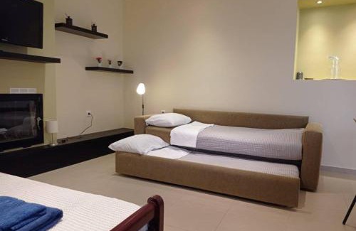 Leonidio Apartment | Afroditis's & Makis's apartment