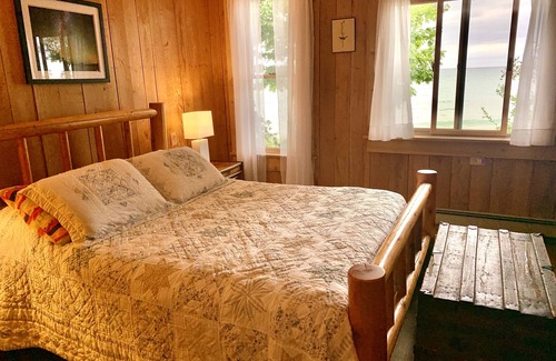 Harbor Springs Cabin | Agamiing Minwendam - Lake Michigan Cottage in Natural Setting