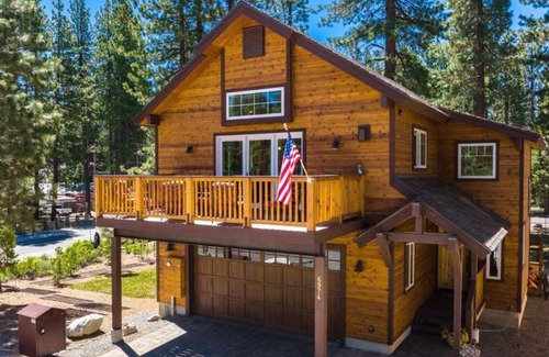 Tahoe Vista House | Agate Bay Gem by Tahoe Getaways - Charming Getaway with Cozy Fireplace Near Hiking and Biking Trails