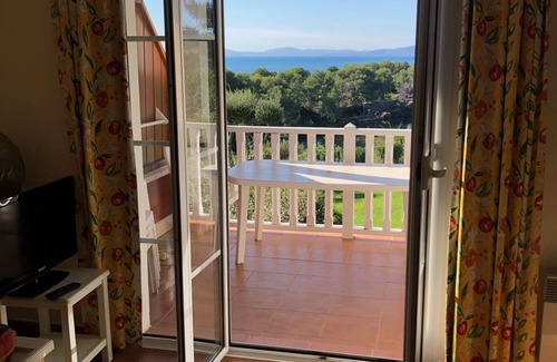 Le Dramont Apartment | Agay/Rivages du Lac/Apartment 4-5 pers/superb sea view/pool/wifi/climate