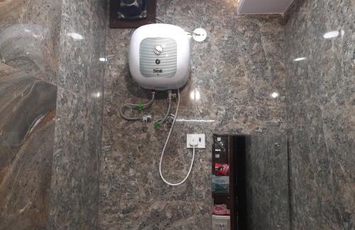 Lajpat Nagar Apartment | Aggarwal independent studio apartments with private washroom and private kitchen with all utensils, fridge, wifi with smart tv, work desk, fully ac as like your own sweet home