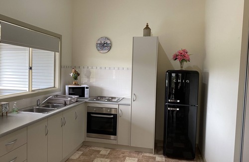 Goolwa North House | Aggies is a 2 bedroom cottage in a semi rural part of Goolwa. Close to the river