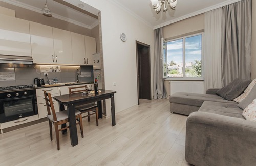 Chugureti Apartment | Aghmashenebeli Apartment - Historic Building with stunning view