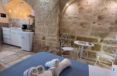 Mesagne Bed & Breakfast | Agrimi B&B in the heart of Mesagne, castle view and breakfast included