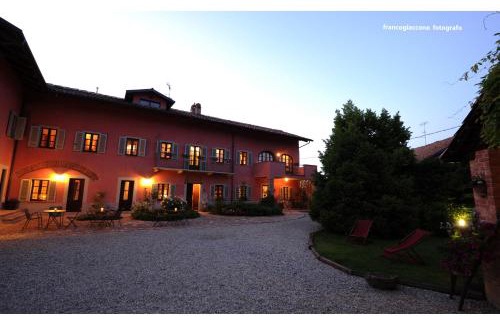 Barolo Bed & Breakfast | Agriturismo Il Gioco Dell'Oca
