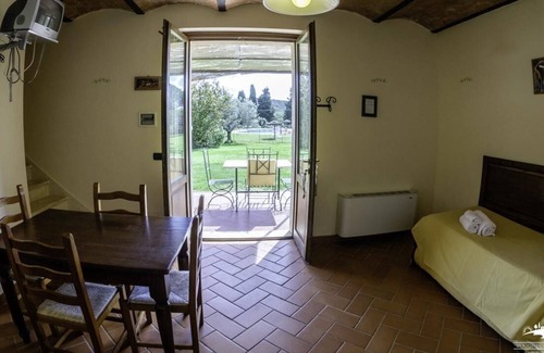 Massa Marittima Apartment | Agriturismo La Tabaccaia - App. Trilo with lake view 6 pax
