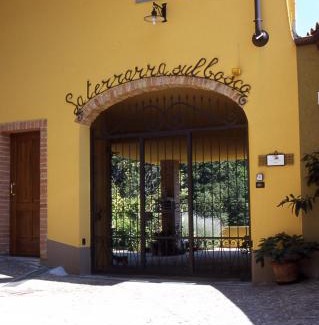 Barolo House | Agriturismo La Terrazza sul Bosco