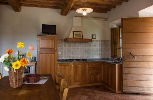 Pomarance Apartment | Agriturismo San Carlo - I Reucci Trilo Apartment with pool, wifi, garden