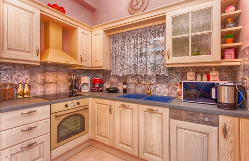 Vanato Villa | Agro Art boutique & luxury Villa with Pool, Unique Decors & a Play area Option