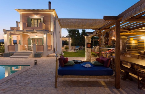 Vanato Villa | Agro Art boutique & luxury Villa with Pool, Unique Decors & a Play area Option