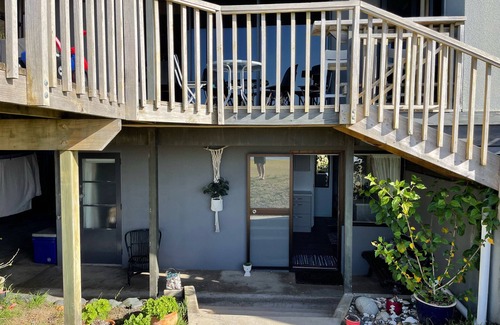Ahipara Apartment | Ahipara beach front downstairs studio unit