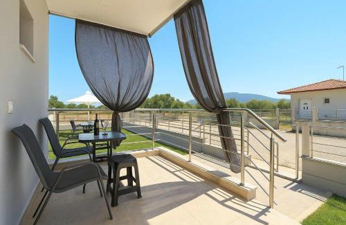 Asprovalta Apartment | Aigli Garden Getaway, Escape Close to Vrasna Beach