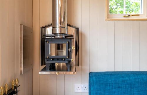 Ballater House | Ailsa- Enchanting Tiny House with wood burner and hot tub in Cairngorms