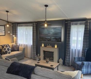 Allerthorpe House | Ailsa Lodge with Hot Tub