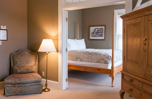 Fish Creek Hotel | AIM Whistlingswan inn and restaurant
