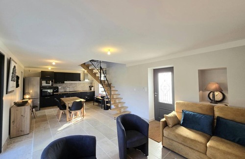 Coteaux Perigourdins Cottage | Air-conditioned house with private pool, wifi and parking, pets welcome