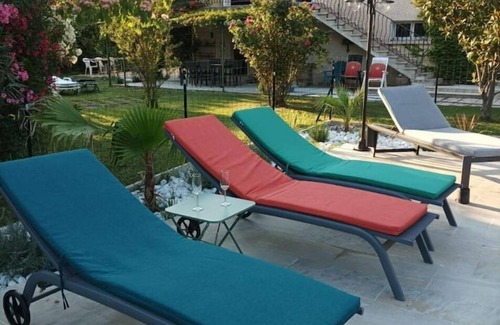 Camaret-sur-Aigues Villa | Air-conditioned villa with swimming pool