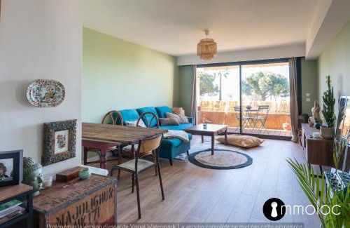 Saint-Laurent-du-Var Apartment | Air-conditioned apartment facing the port of Saint Laurent with 2 bedrooms