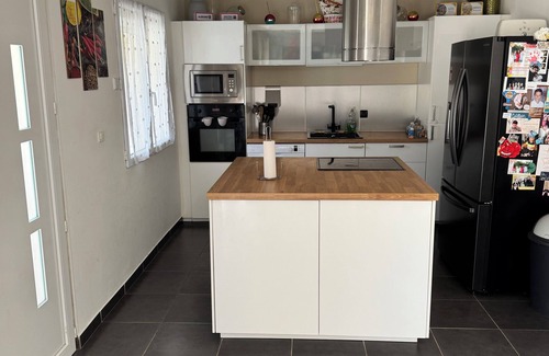 Vestric-et-Candiac Villa | Air-conditioned villa with pool, close to the sea