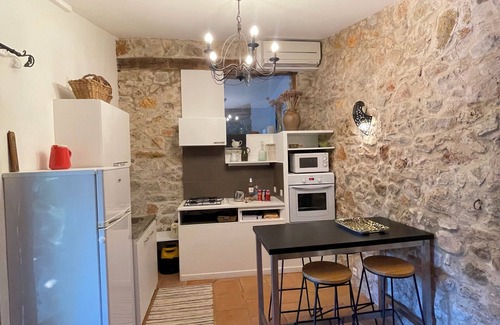 Le Thoronet Other | Air-conditioned accommodation with swimming pool for 2 people, no pets