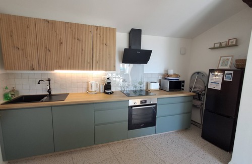 Lagnes Apartment | Air-conditioned apartment with terrace overlooking the Luberon