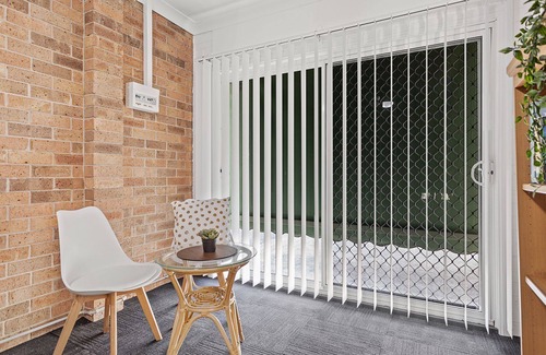 Salamander Bay House | Air conditioned duplex near the shops