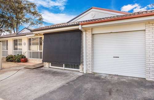 Salamander Bay House | Air conditioned duplex near the shops