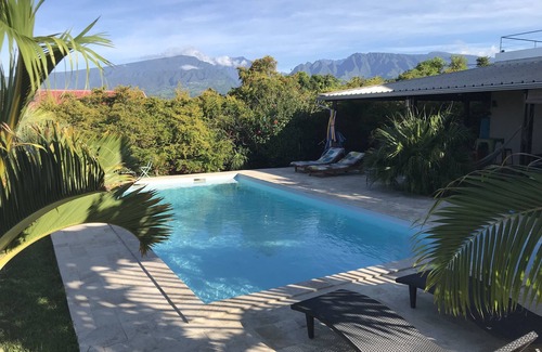 Saint-Pierre House | Air conditioned bungalow with large terrace in mature garden