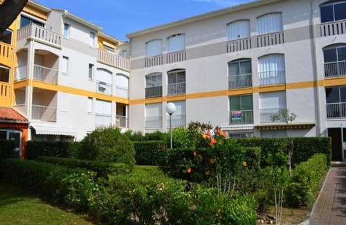 Argeles Plage Apartment | Air-conditioned apartment. Close to shops and sea. Parking. Rated Atout France 1*.