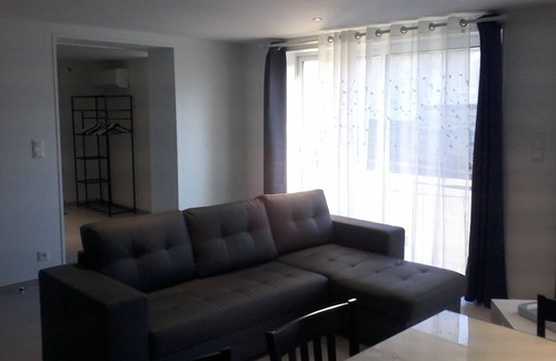 Pons Cottage | Air-conditioned gîte* "le pigeonnier"- prepared beds + bathroom linen provided