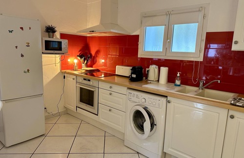 Boulouris-sur-Mer Apartment | Air-conditioned ground-floor villa with WiFi close to the sea and shops private parking