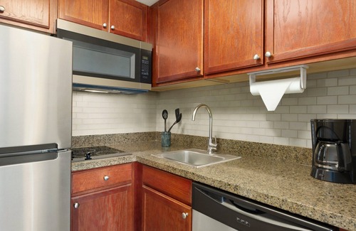Tampa Condo | Air-Conditioned King Suite! 24h Business Center + Free Breakfast