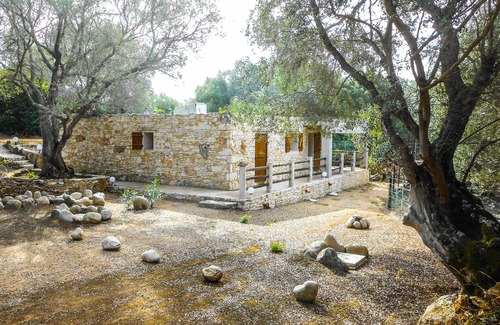 Bonifacio House | Air-conditioned stone house in Bonifacio amid century-old olive trees