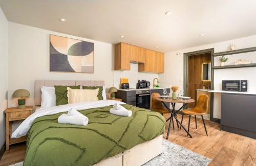 Friern Barnet Apartment | Air-Conditioned Studio, North London Access
