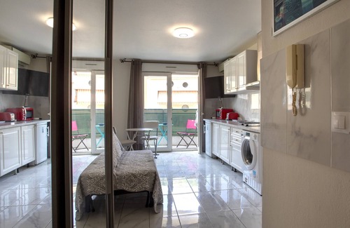 La Madeleine Apartment | Air-conditioned studio district Bornala