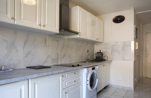 La Madeleine Apartment | Air-conditioned studio district Bornala