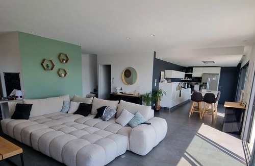 Combaillaux House | Air-conditioned villa with pool and breathtaking views
