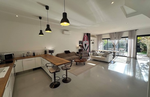 8th Arrondissement House | Air-conditioned villa 2 minutes from Pointe Rouge beach