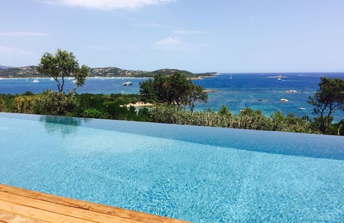 Cala Rossa House | Air-conditioned waterfront villa with pool and beach