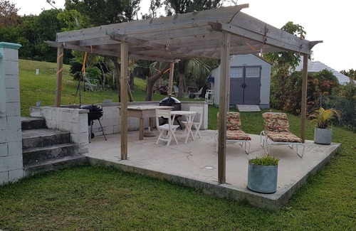 Paget Apartment | "AIRBAB MOON GATE EAST Charming Traditional Bermuda Home"