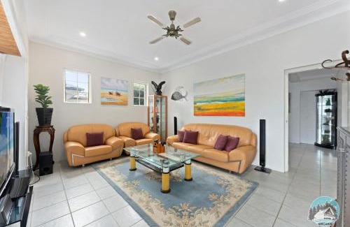 Blakehurst House | Aircabin - Blakehurst - Spacious - 5 Beds House