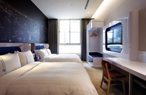West District Hotel | Airline lnn Green Park Way