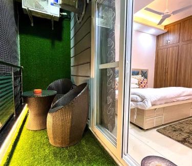Malviya Nagar Apartment | Airport Bliss Apartment+Balcony & Netflix + Prime