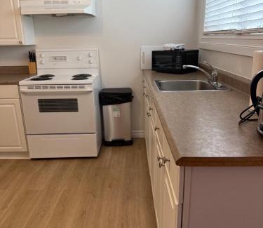 Terra Nova Apartment | Airport Manor Unit 2, 2 Bedroom Apartment
