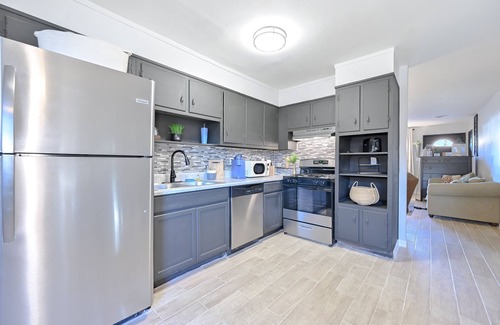 College Park Apartment | Airport Pick Up, Spoiling Apt With an Office, Super Private,