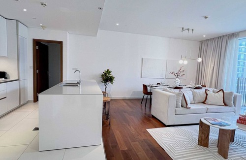 Al Wasl Apartment | Airstay | Luxurious 2BR + Guest Room | City Walk