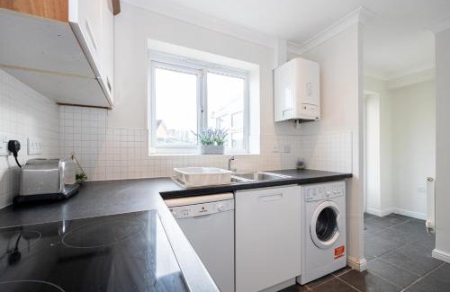 Broadheath Apartment | Airstays Apartment