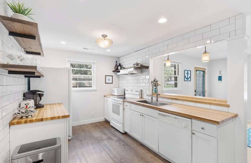 Folly Beach Cottage | Airy 3-Bed Cottage w/Grill, Steps to the Beach!