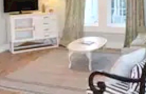 Old Village Cottage | Airy and Bright Old Village Apartment in the heart of Mount Pleasant