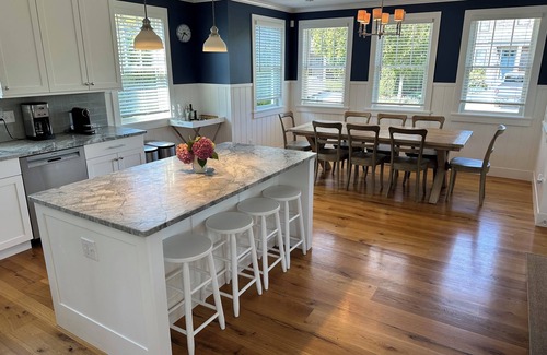 West of Town House | Airy and Spacious, near Beach, Golf and Bartlett's Farm with Community Pool